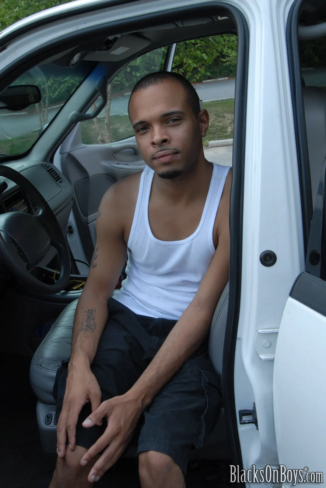 Dogfart Men '- Blacks On Boys' starring Devin Chase (Photo 1)