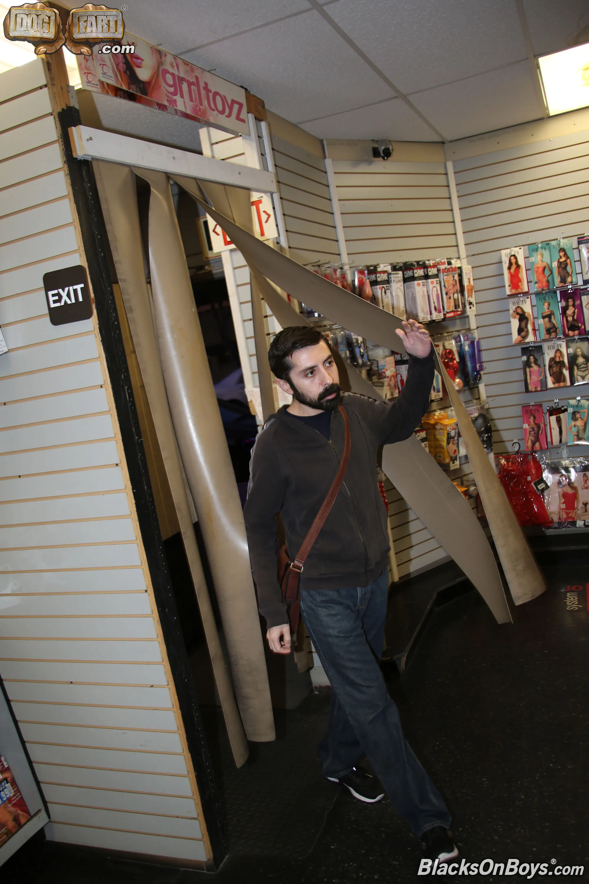 Dogfart Men 'and Deepdicc - Blacks On Boys' starring Geoff Gregorio (Photo 2)