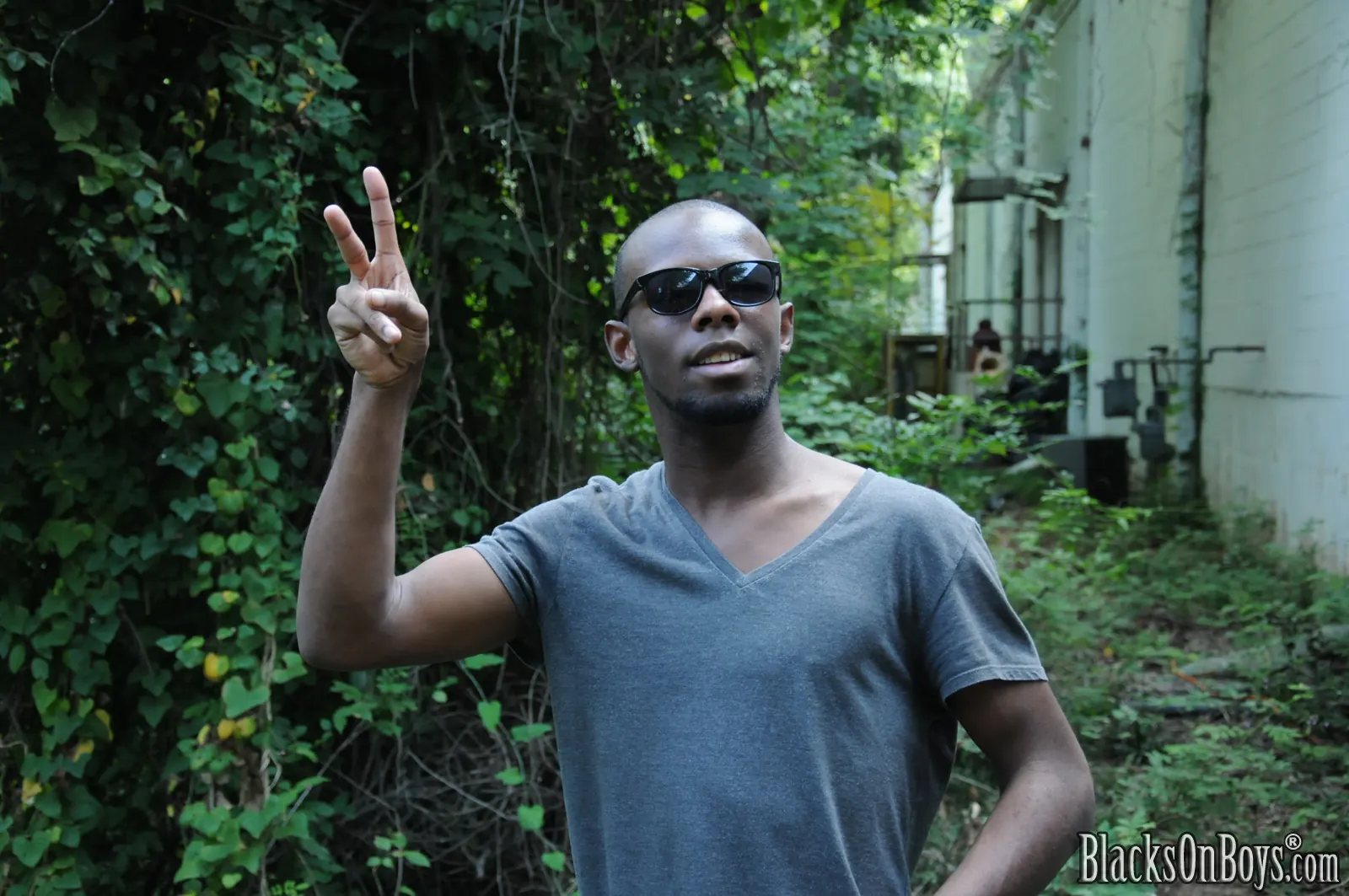 Dogfart Men '- Blacks On Boys' starring Kolton Ray (Photo 2)